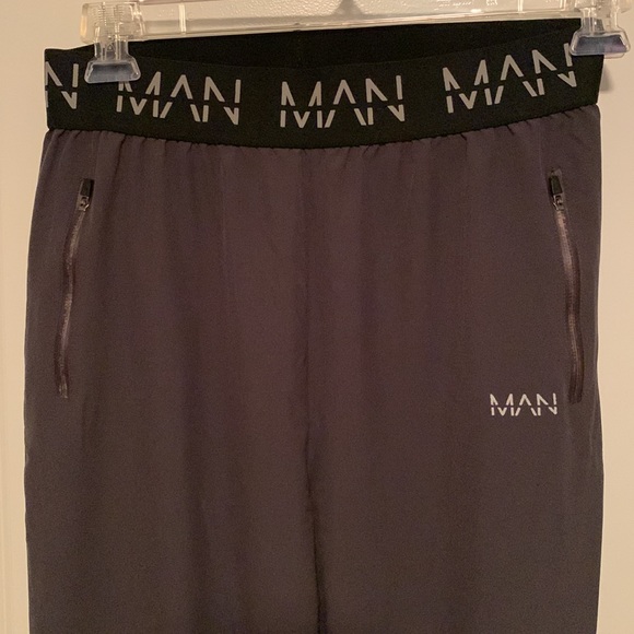 Men’s Grey Size Medium Lightweight Joggers By MANN with Zippered Side Pockets - Picture 2 of 7